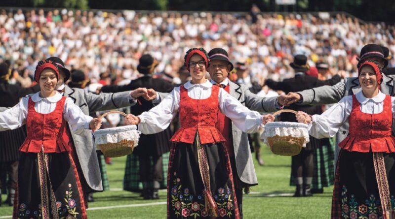 Šimtmečio Dainų šventėje – lietuvių vienybė ir įspūdingai pasirodę Druskininkų krašto šokėjai, dainininkai bei muzikantai